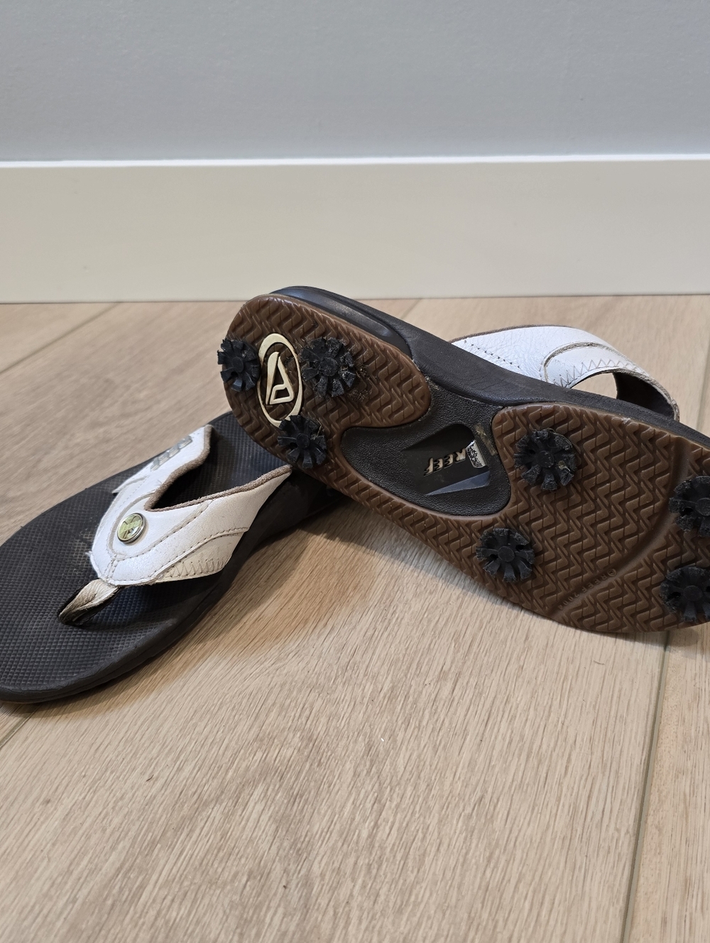 Reef Golf Sandals Bottle Opener Flip Flops Womens Size 6 Pre-owned Summer Shoes